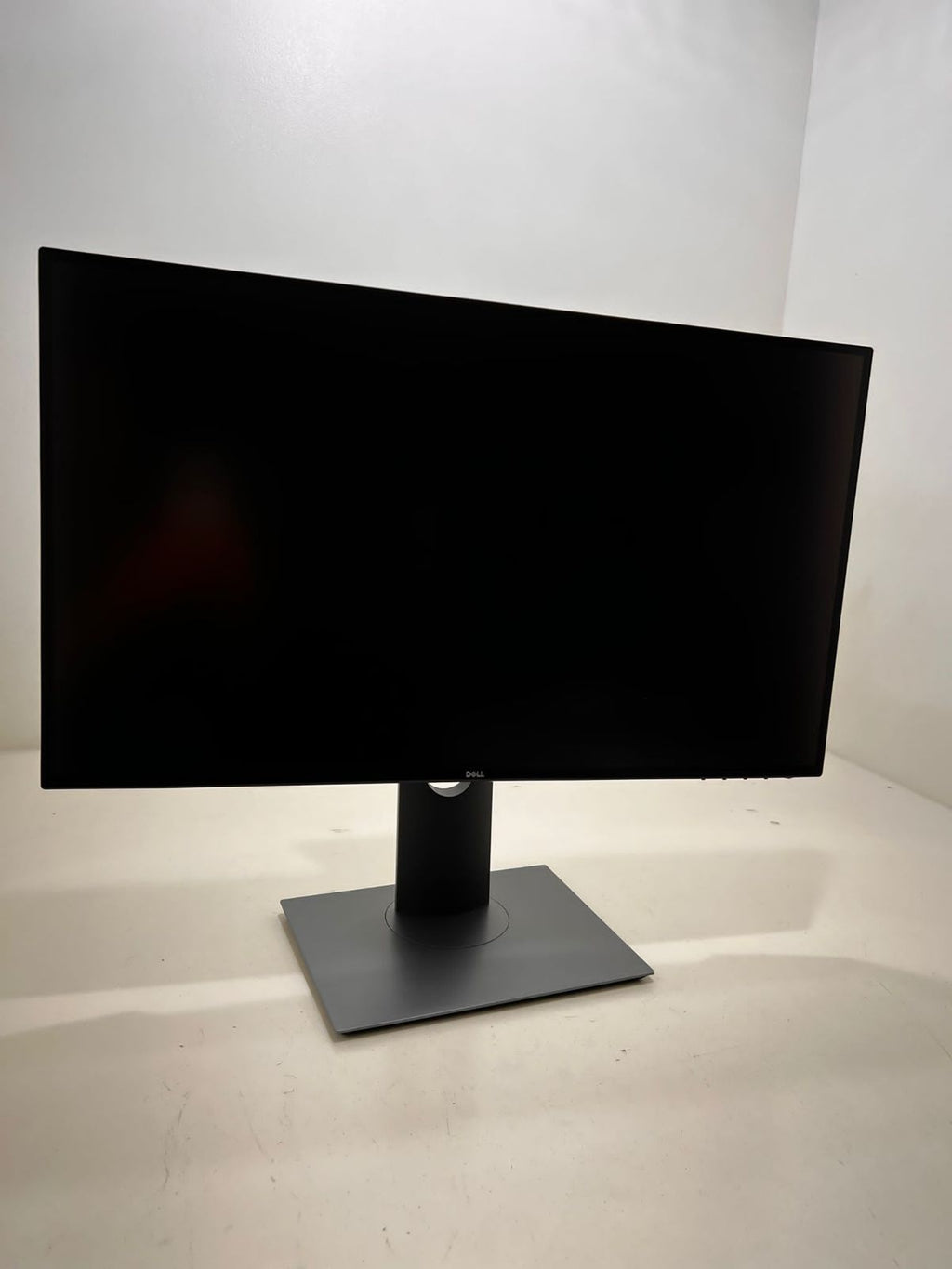 Dell U2520D 25" QHD 2560 x 1440 (2K) 60 Hz HDMI, DisplayPort, USB-C IPS Monitor - Refurbished