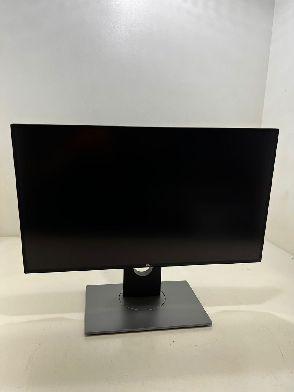 Dell UltraSharp U2518D 25" 2K QHD 1440p 5ms 60Hz Monitor, 350 cd/m², DP, HDMI, USB, Tilt, Height Adjustable, Swivel, Pivot, VESA Compatible - Refurbished